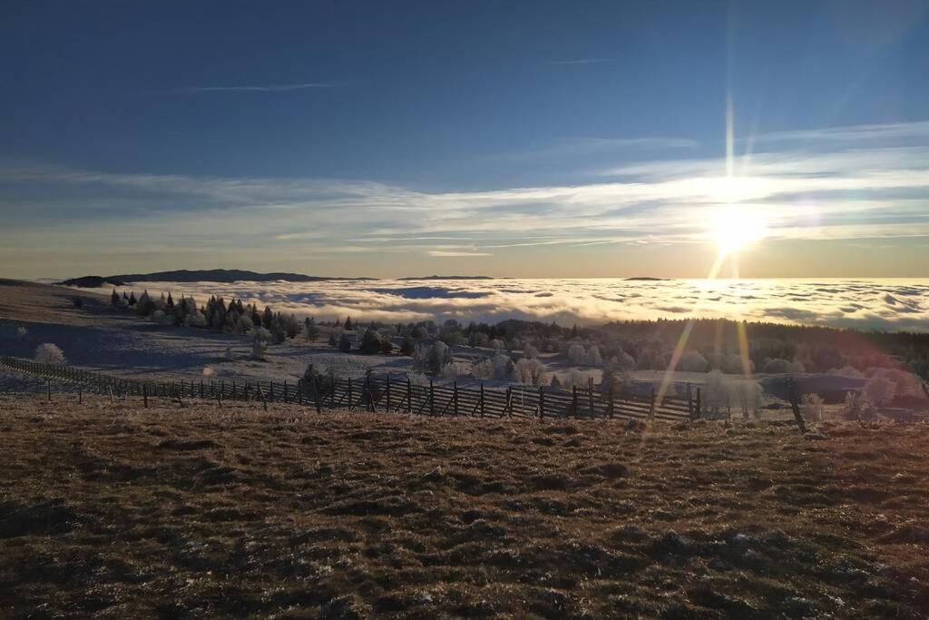 Gite Du Fourperet-Parc Naturel Du Haut-Jura Longevilles-Mont-dʼOr Exteriér fotografie